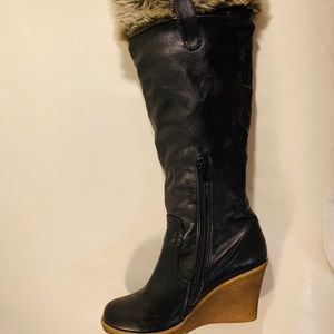 black fur boots Steve Madden Size6.Great Condition